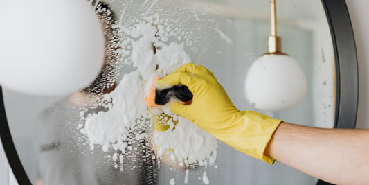 How to Clean a Mirror Without Leaving Any Streaks